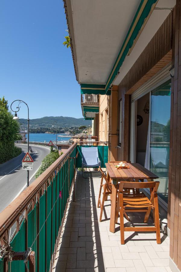 Rapallo Comodo Appartamento Signorile A Due Passi Dal Mare Con Posto Auto Luaran gambar